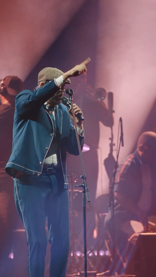 Juan Luis Guerra durante su concierto en vivo